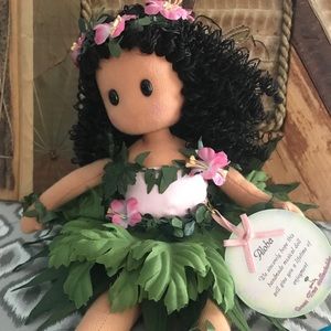 NWT Musical hawaiian doll
